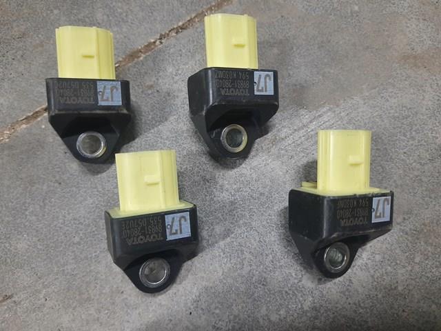Датчик Айрбег передний 8983128040 TOYOTA