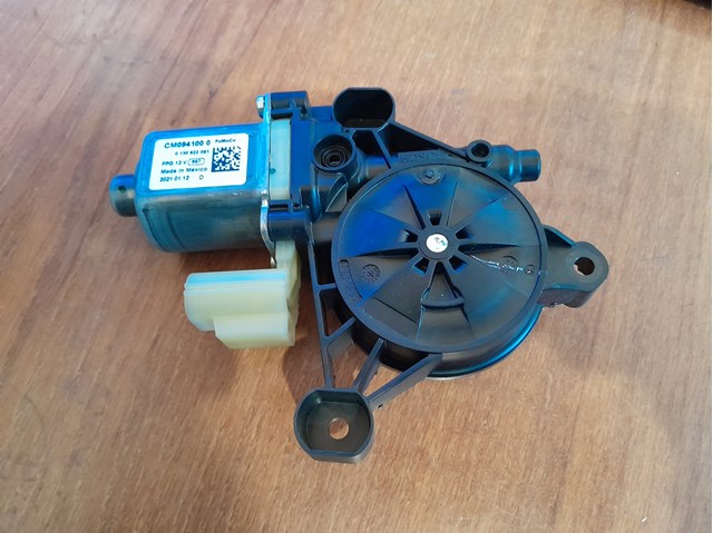 Моторчик стеклоподъемника двери задней, правой LJ6Z5823394A FORD