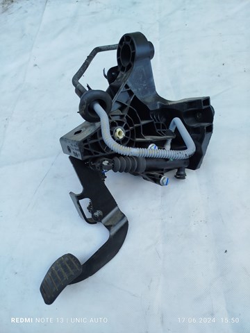 Педаль сцепления 465033911R RENAULT