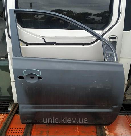 Пассажирская передняя дверь 801000030R RENAULT