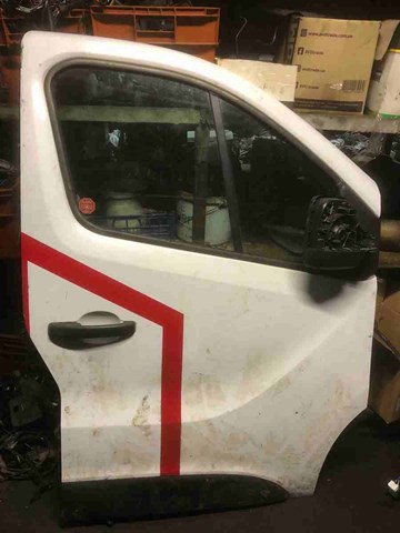 Пассажирская передняя дверь 801005445R RENAULT
