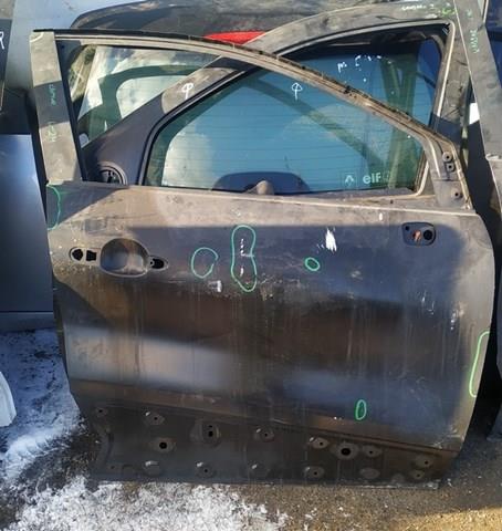 Пассажирская передняя дверь 801009375R RENAULT