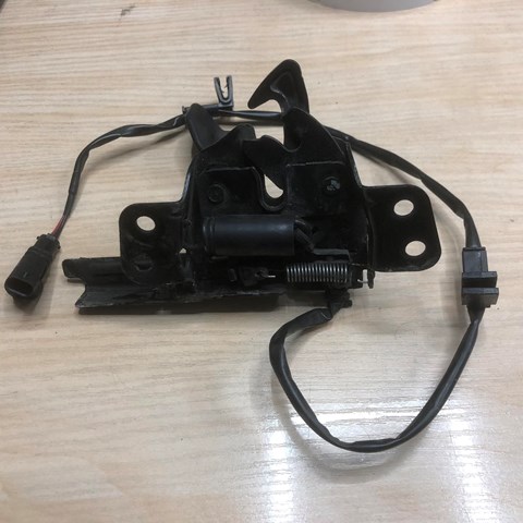 Запор капота (замок и привод замка капота) 81130F2500 HYUNDAI