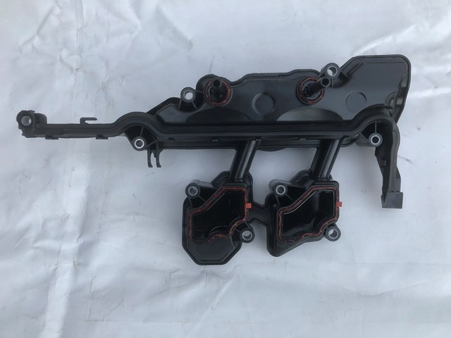 Крышка клапанов 8200673395 RENAULT