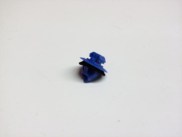 TOYOTA 7549535010 Клипса крепления накладок порогов в наличии Киев