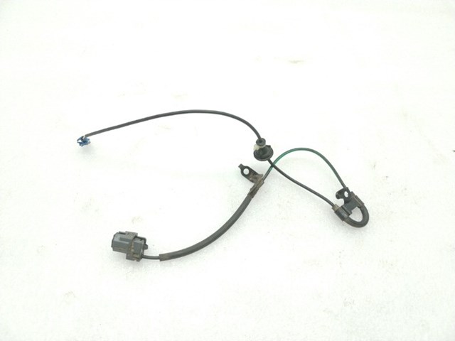 Датчик АБС (ABS) задний, правый 8951633070 TOYOTA