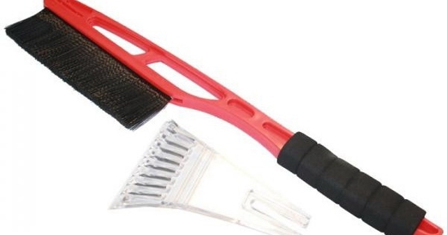 Щетка для чистки снега CJ7024 AXXIS