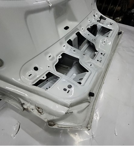 VAG 17A827025 Крышка багажника в наличии Украина