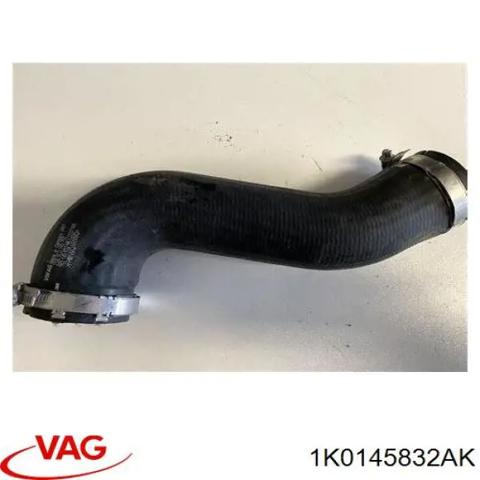 Шланг/патрубок интеркуллера 1K0145832AK VAG