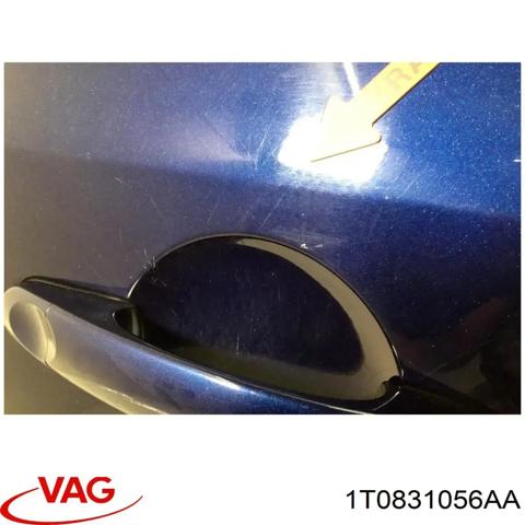 Пассажирская передняя дверь 1T0831056AA VAG