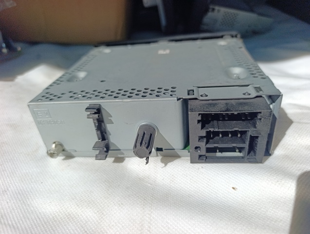 281150049R RENAULT Магнитола (радио AM/FM) купить в Николаев