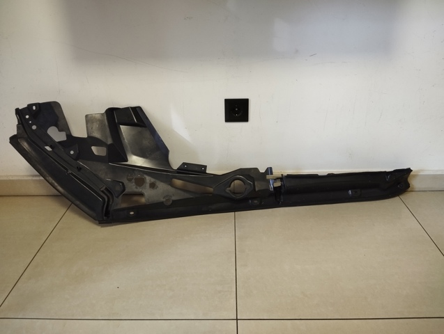 BMW 51717418198 Уплотнитель крыла в наличии Кривой Рог