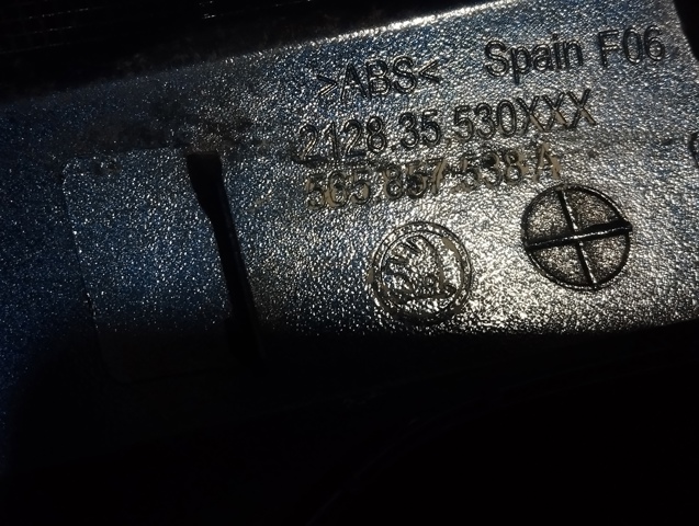 VAG 565857538A Накладка (крышка) зеркала заднего вида правая в наличии Украина