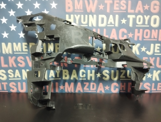 Кронштейн крепления бампера переднего правый A2138852400 MERCEDES
