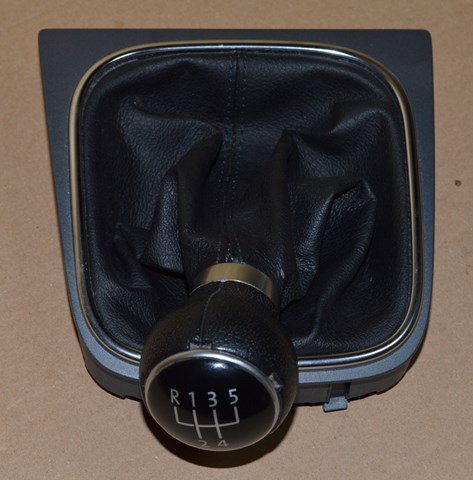 Ручка рычага коробки передач 1K0711113CD VAG