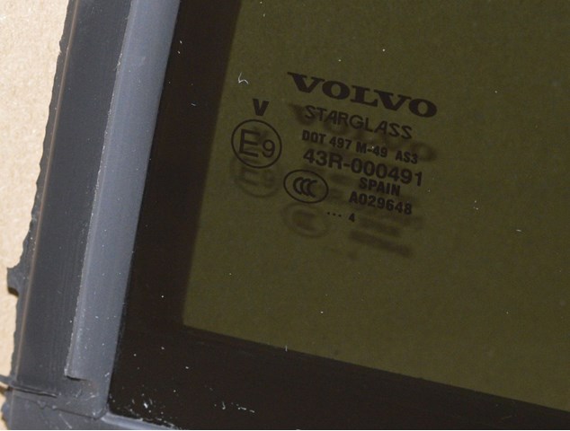 30799350 VOLVO Стекло-форточка двери задней правой купить в Тернополь