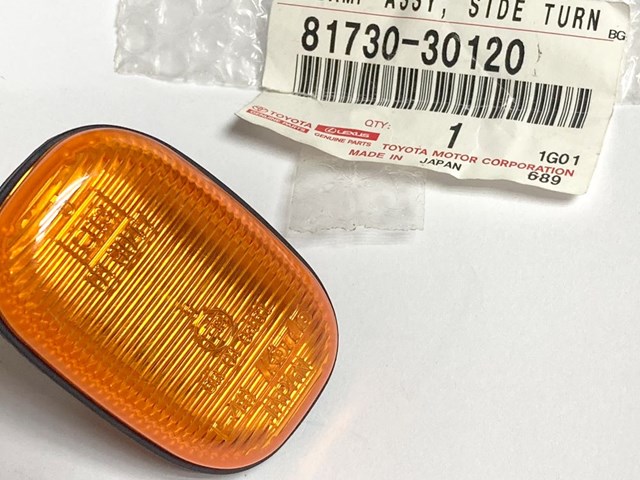 Повторитель поворота на крыле 8173030120 TOYOTA
