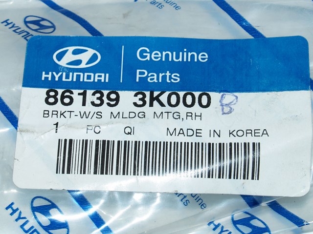 861393K000 HYUNDAI Молдинг лобового стекла правый купить в Черкассы
