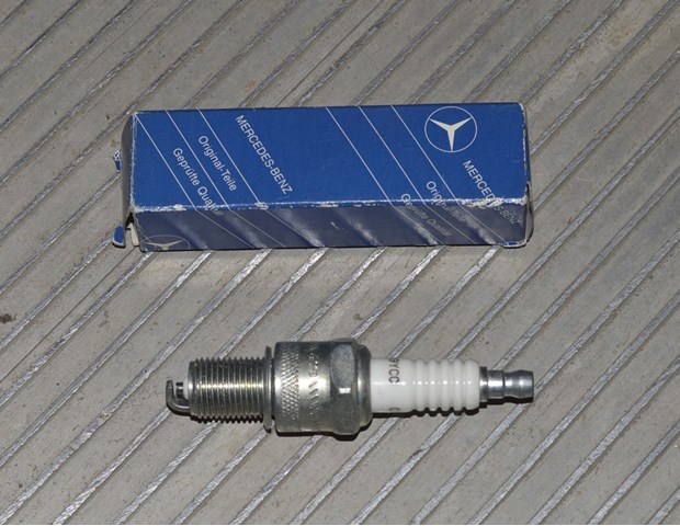 Свеча A0031592603 MERCEDES