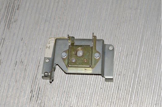 Замок капота, правый A9417500384 MERCEDES