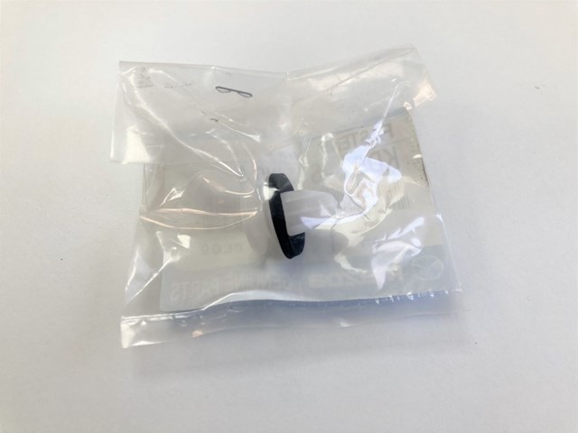 KD5151W24 MAZDA Пистон (клип) расширителя арки крыла купить в Кривой Рог