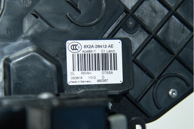 LAND ROVER LR013890 Замок двери задней правой в наличии Павлоград