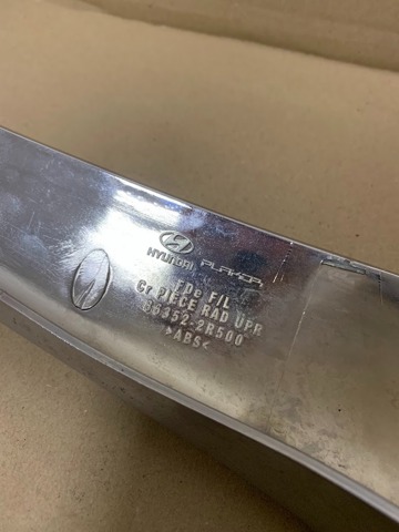 863522R500 HYUNDAI Молдинг решетки радиатора купить в Днепр