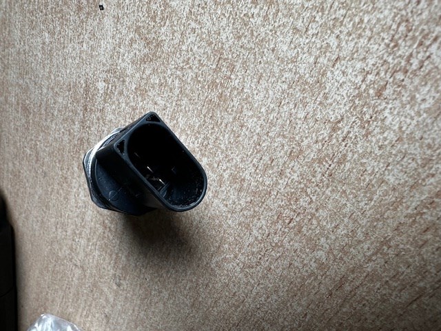 BOSCH 0281002842 Датчик давления топлива в наличии Сумы