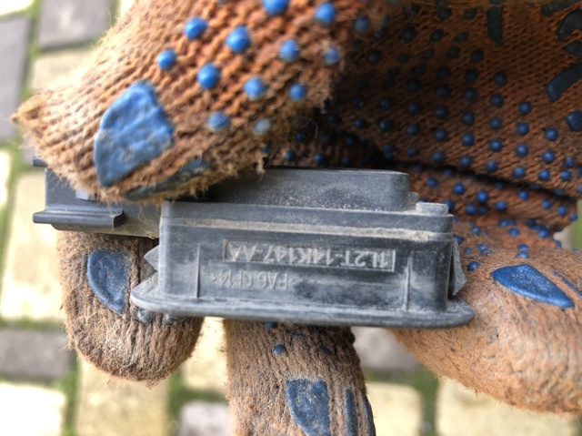 1L2T14K147AA LAND ROVER Кнопка привода замка крышки багажника (двери 3/5-й (ляды) купить в Днепр