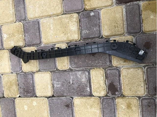 Правый кронштейн заднего бампера 5257502100 TOYOTA