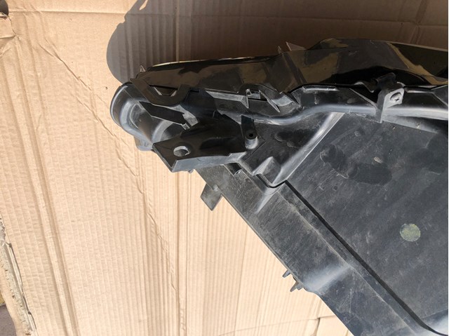 811100E280 TOYOTA Фара правая купить в Черновцы