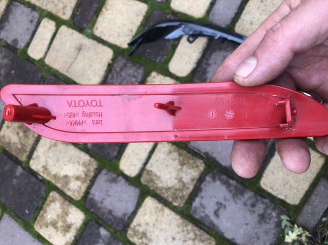 8192002260 TOYOTA Катафот (отражатель) заднего бампера левый купить в Ужгород