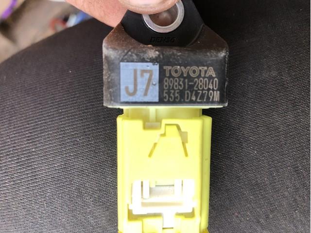 Датчик Айрбег передний 8983128040 TOYOTA