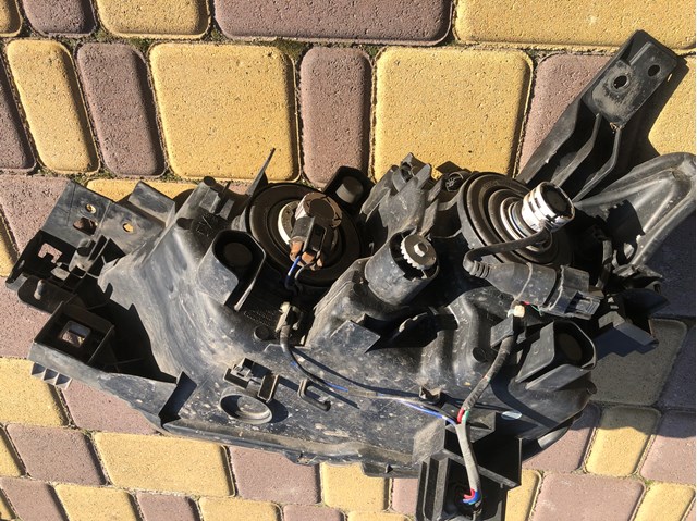 MAZDA D10E51030 Правая фара в наличии Ирпень