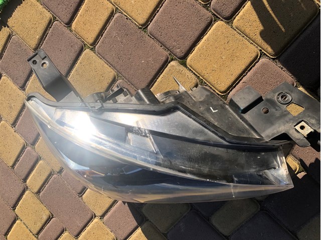 D10E51030 MAZDA Правая фара купить в Павлоград
