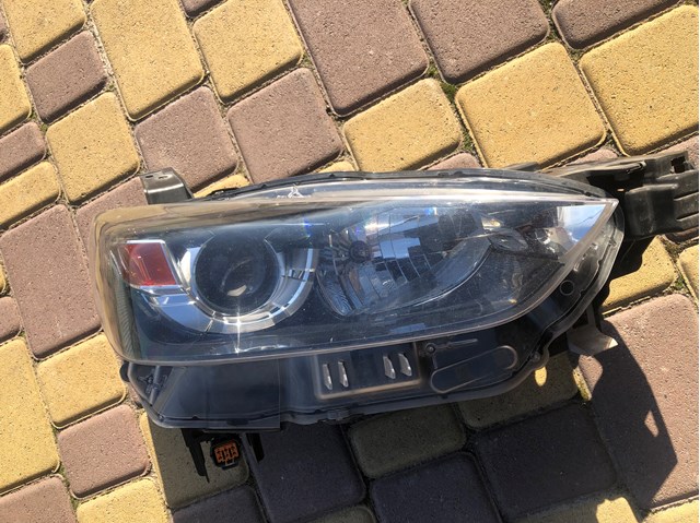 MAZDA D10E51030 Правая фара в наличии Ужгород