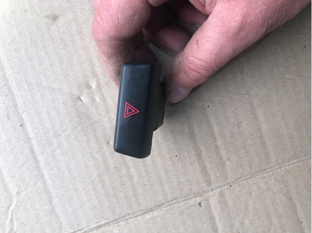 DA6A664H0 Кнопка аварийки купить Черновцы