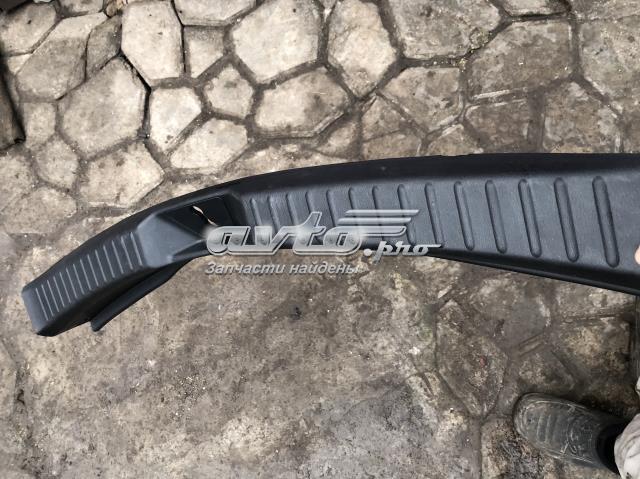 KB7W6889XA02 MAZDA Облицовка задней панели багажника купить в Винница