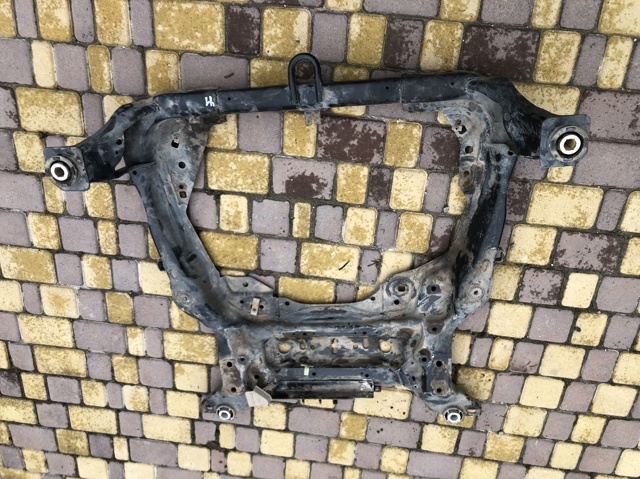 Передняя балка LR047361 LAND ROVER