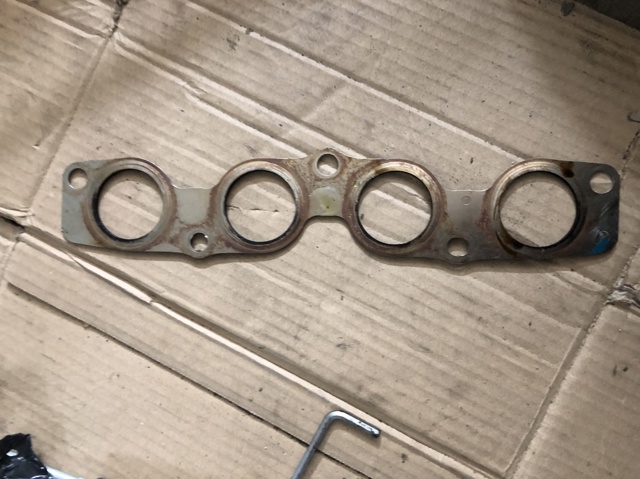 PE1713460 MAZDA Прокладка выпускного коллектора купить в Днепр