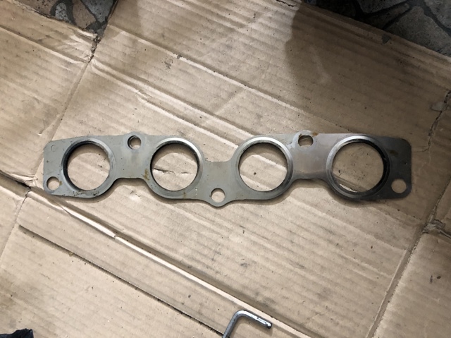 MAZDA PE1713460 Прокладка коллектора в наличии Днепр