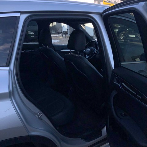 Окно задней двери 51357388870 BMW