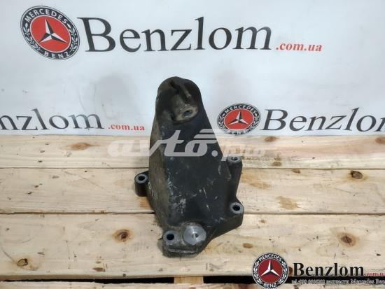 Кронштейн подушки (опоры) двигателя, левой A2712230904 MERCEDES