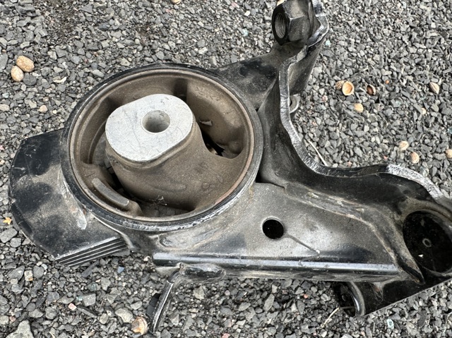 Задняя подушка двигателя 1237136190 TOYOTA