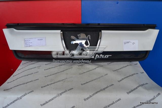 Решетка радиатора 1304703070 PEUGEOT
