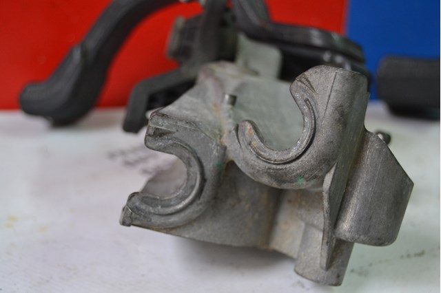 FIAT 1440159780 Кронштейн кулисы КПП в наличии Чернигов