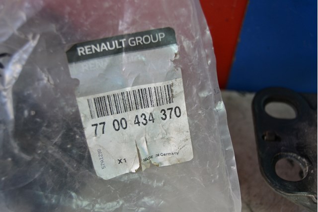 Подушка (опора) двигателя, передняя 7700434370 RENAULT