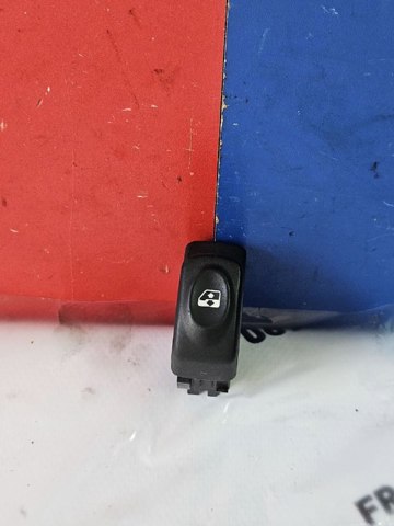 Кнопки переднего правого стекло подъемника 7700838099 RENAULT