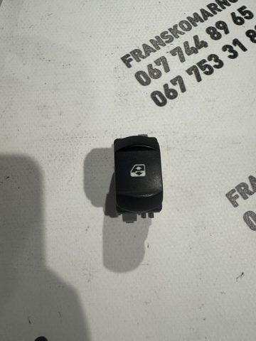 Кнопка стеклоподъемника передняя правая 8200315013 RENAULT