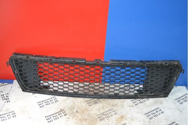 Решетка бампера переднего 8200735103 RENAULT